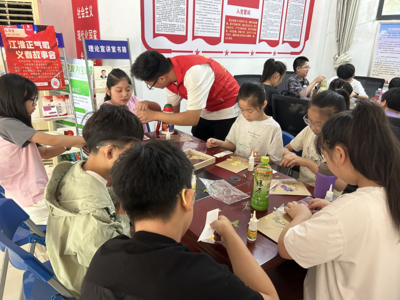 自然之美 指尖藝術 鏡湖區大礱坊街道康復路社區壓花書簽DIY活動